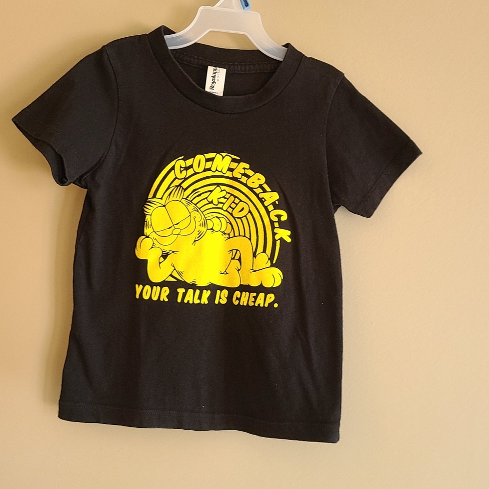 Black tshirt with Garfield picture on front